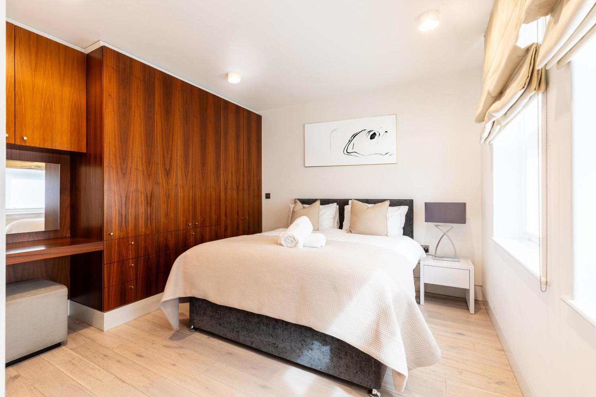 Clarges- Hsk Luxury *