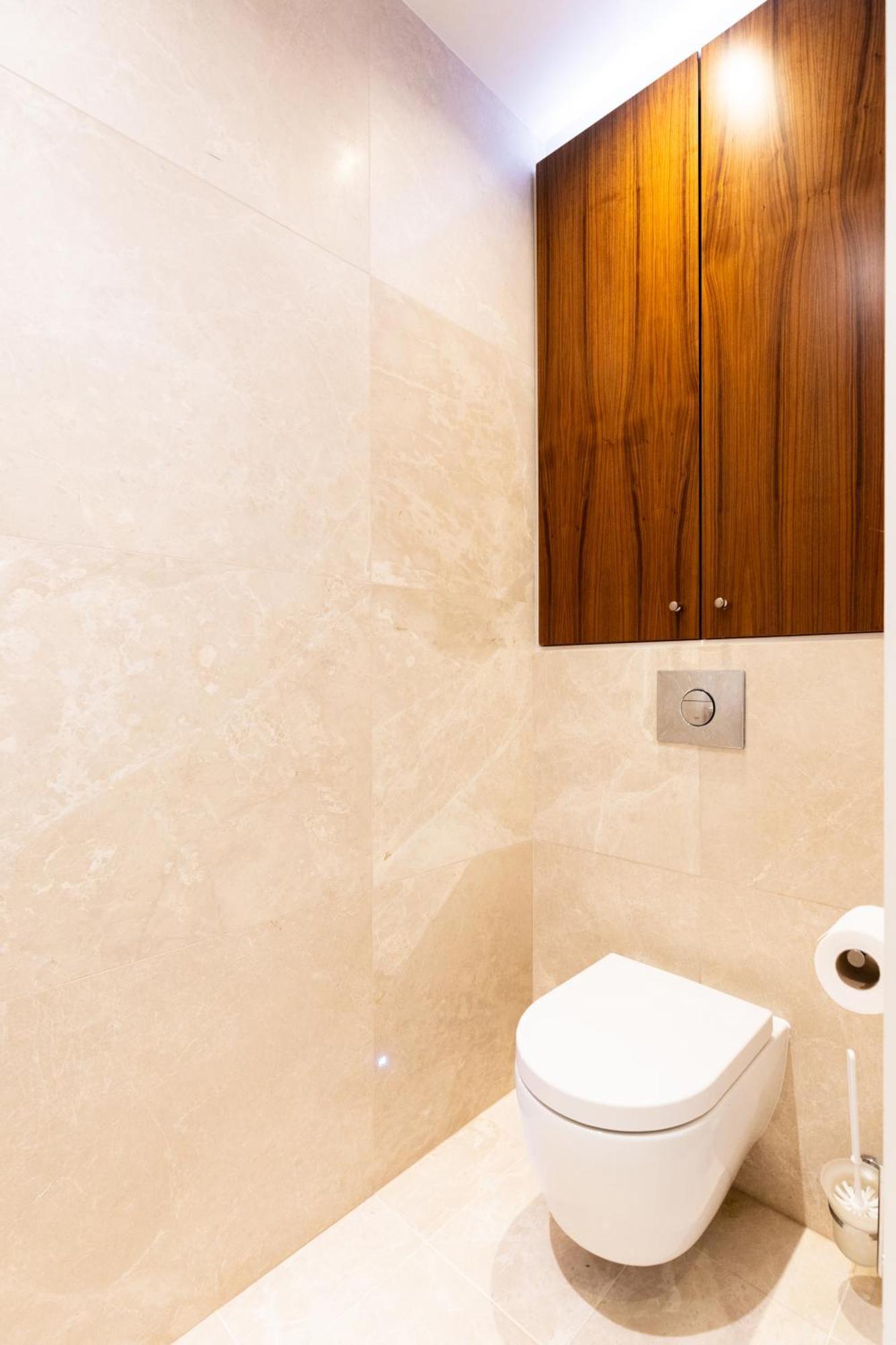 Clarges- Hsk Luxury *