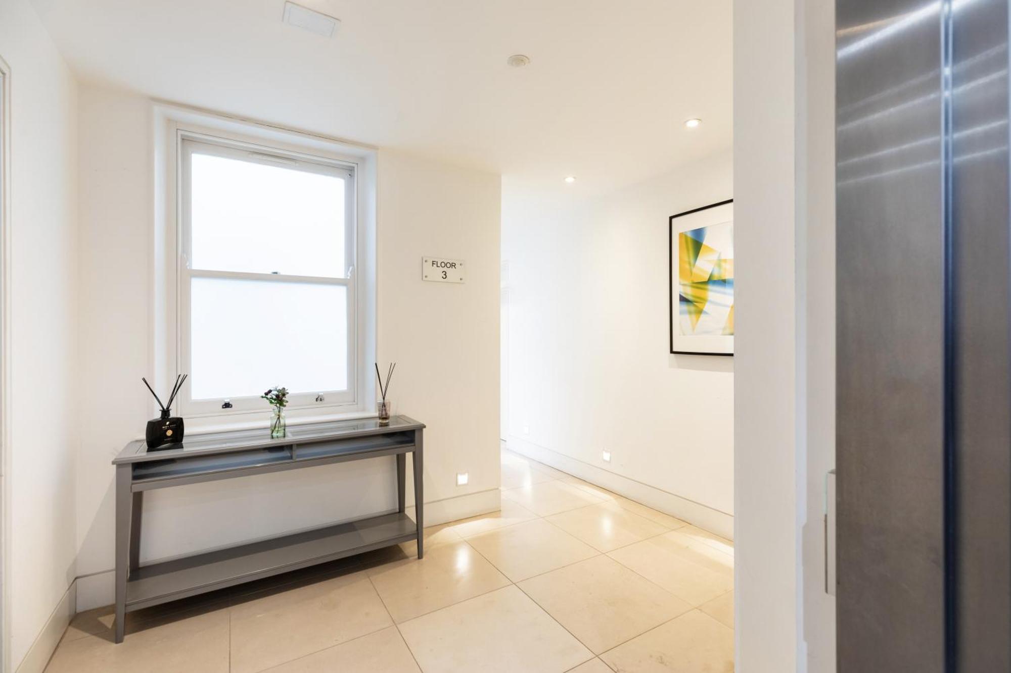 Clarges- Hsk Luxury Apartment