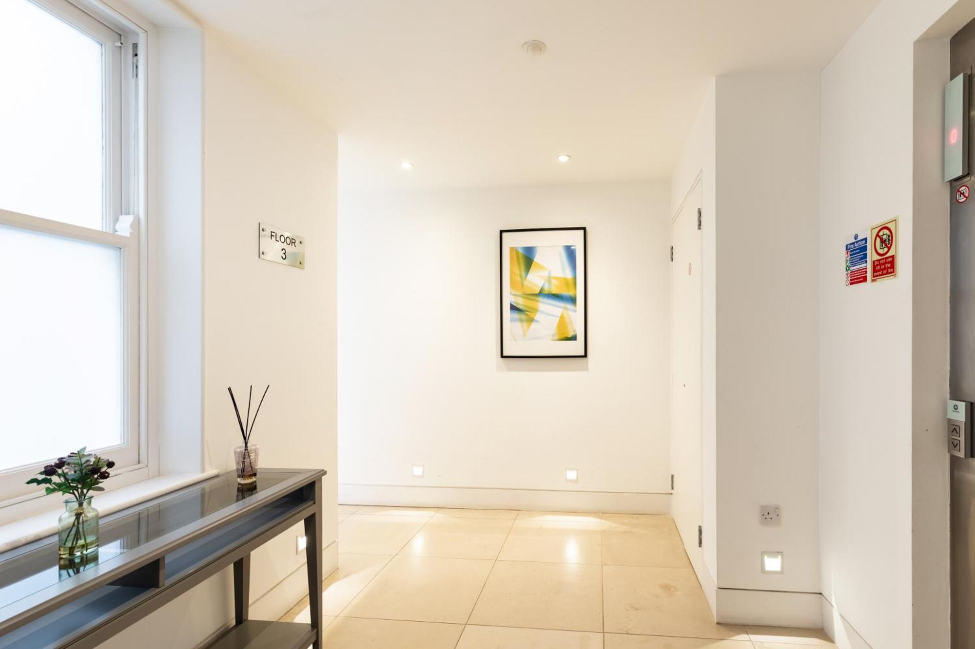 Clarges- Hsk Luxury Apartment London
